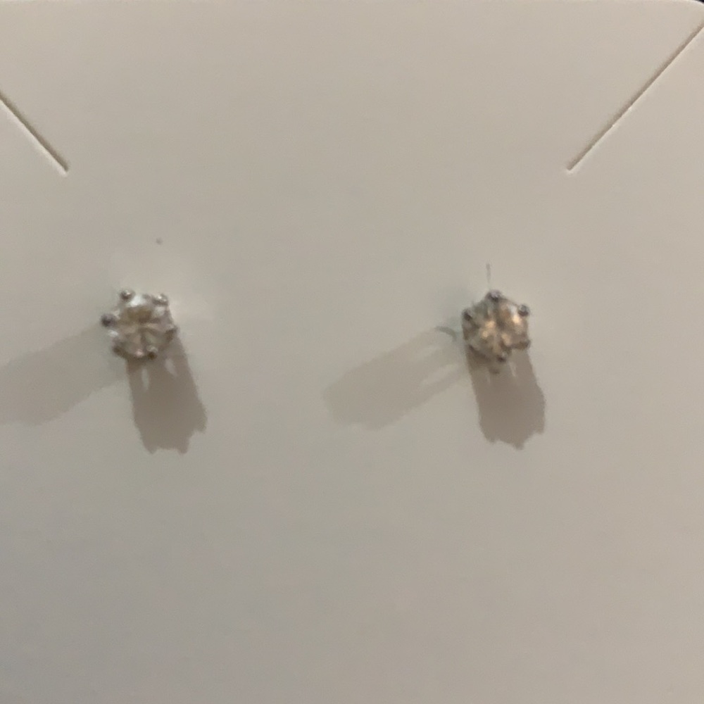 - 🥰 4/$25 - Silver & Cz Mini Round Studs
